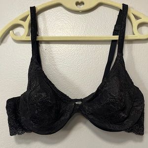 Bali pretty black lacey bra. Size 32C